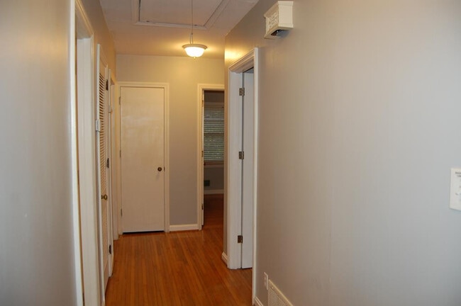 Photo - 562 Banks Mill Rd SE