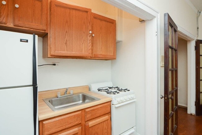4650 N Paulina St Unit 201