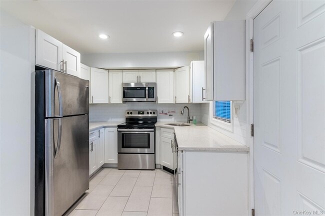 Photo - 72 Tudor Ln