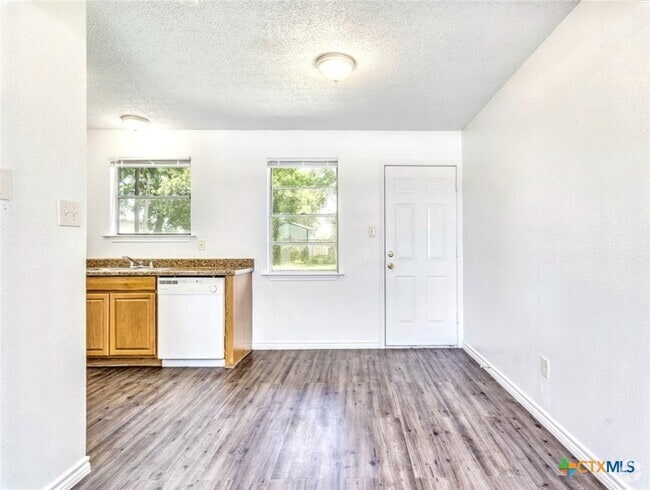 Building Photo - 744 Old Martindale Rd Rental