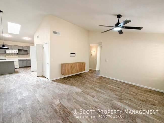 Building Photo - 6424 W Becker Ln