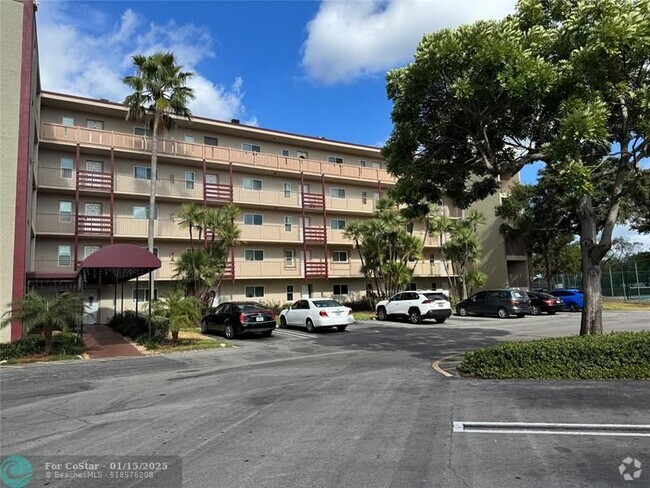 Building Photo - 2104 S Cypress Bend Dr Unit 405 Rental