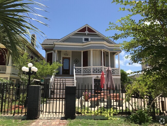 Building Photo - 1410 24th Street Rear Rental