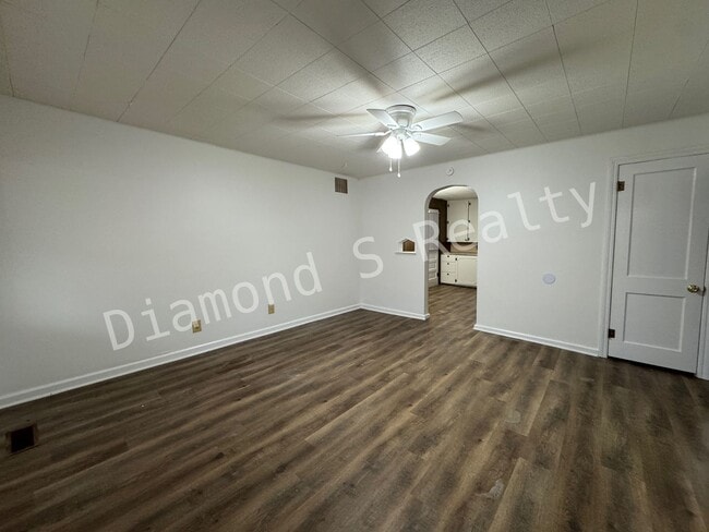 Photo - 2 Bedroom with Bonus Room!