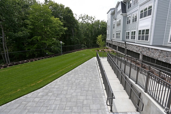 Colonial Pointe at Franklin Lakes