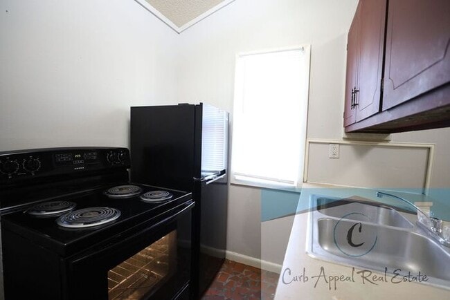 Photo - 1 bed, 1 bath apartment - HUD accepted!!
