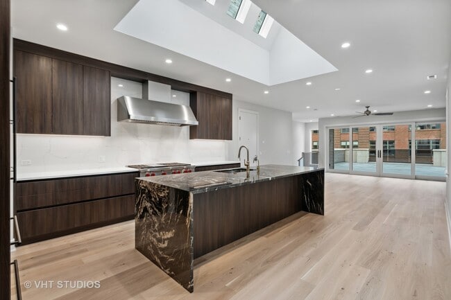 Photo - 232 S Green St Unit 4S