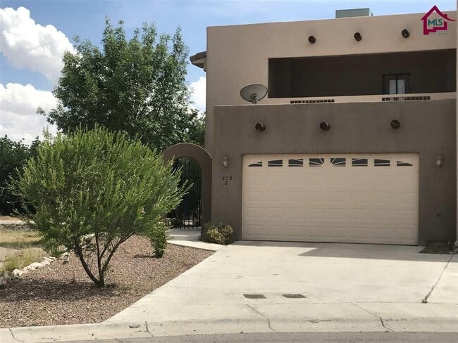 Building Photo - Large Duplex that backs to parks Rental