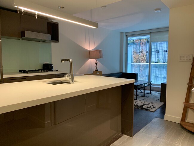 Photo - 777 Richards St