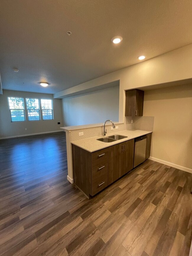 Photo - New 1BR Condo available in Bethany area Unidad 108
