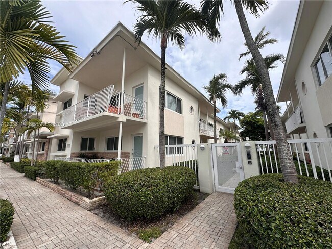 Building Photo - 1100 Venetian Way Unit 2B