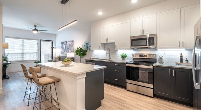 Building Photo - 125 Main St