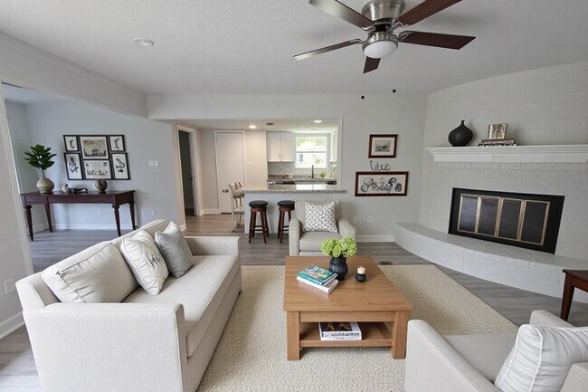 Photo - 2102 Lake Creek Dr