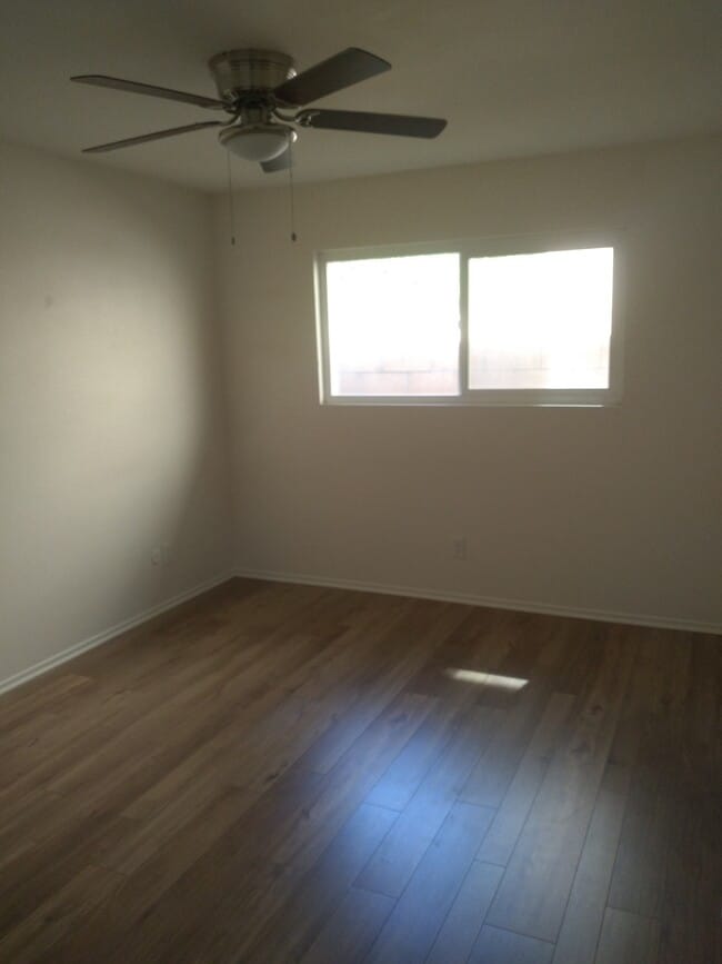 Building Photo - 2719 1/2 W Carson St Rental