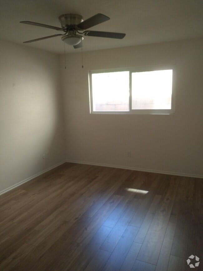 Building Photo - 2719 1/2 W Carson St Rental
