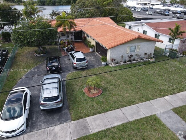 Building Photo - 21100 NW Miami Ct Rental