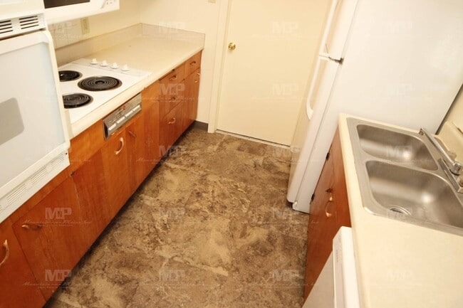 Photo - 1024 Glenmoor Dr