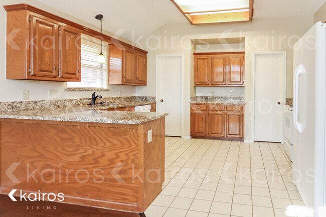 Photo - 631 Hunters Way