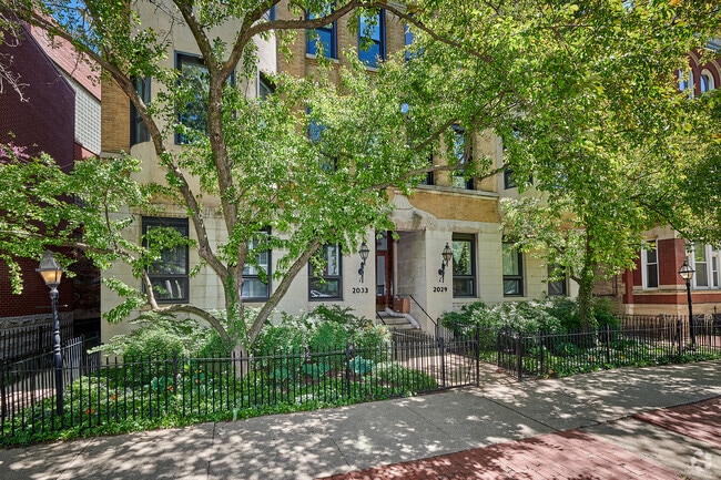 Building Photo - 2033 N Racine Ave Unit 2D Rental