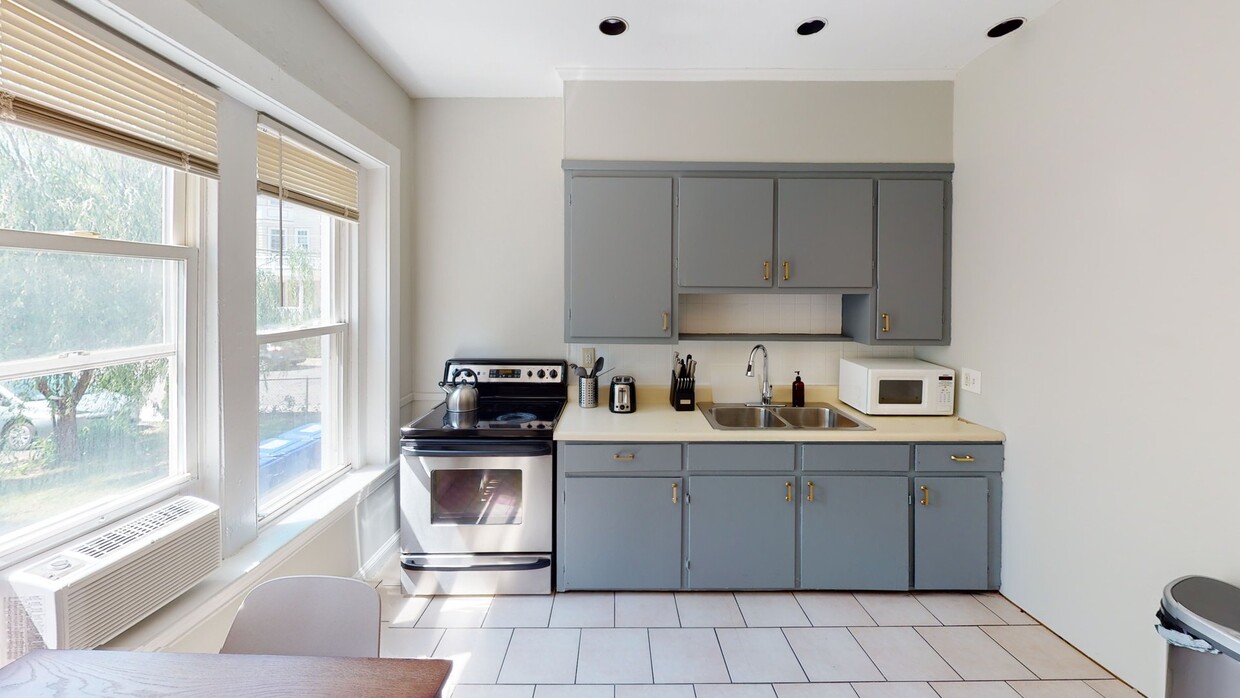 Photo - Private bedroom in 4 bed/2 bath Home