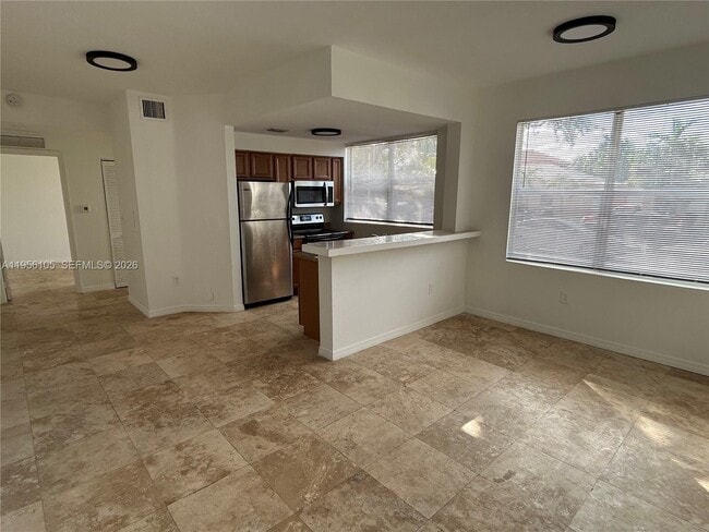 Photo - 953 SW 10th St Unidad 8