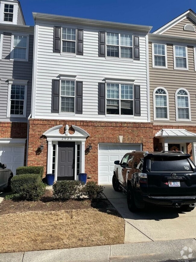 Building Photo - Charming 2-3 BR Townhome in South Park Cha...