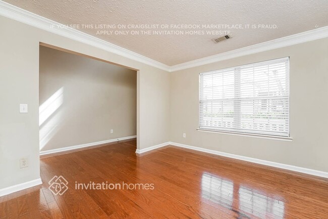 Photo - 1026 Hawthorn Ln