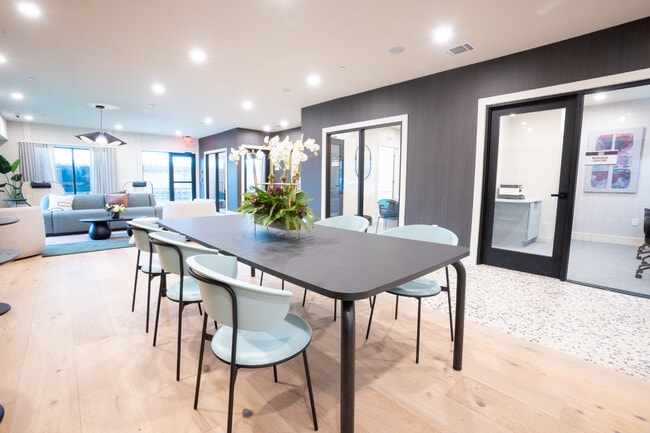 Lounge - Avanti Viking Hills