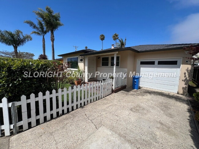 AVAILABLE OCTOBER- Charming Shell Beach Home - 2 Bed / 1 Bath