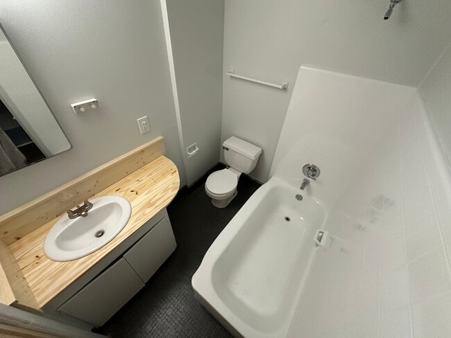 Bathroom - 2033 N McClellan St Unit 2033