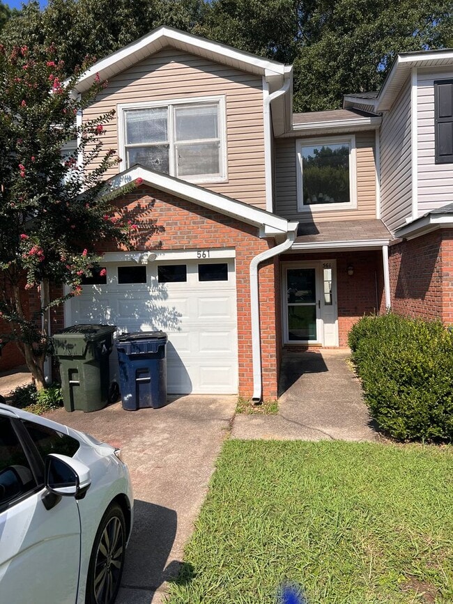 Building Photo - 561 Heritage Ct