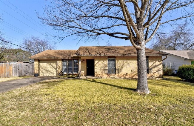 Photo - 500 Thistlewood Dr House