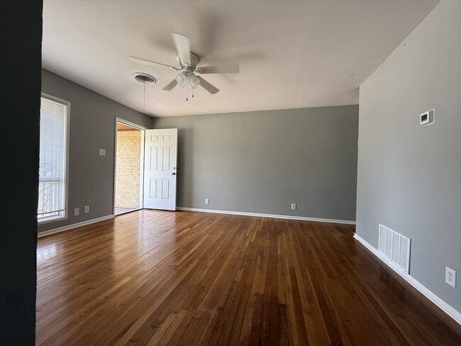 Photo - 1409 Metropolitan Dr