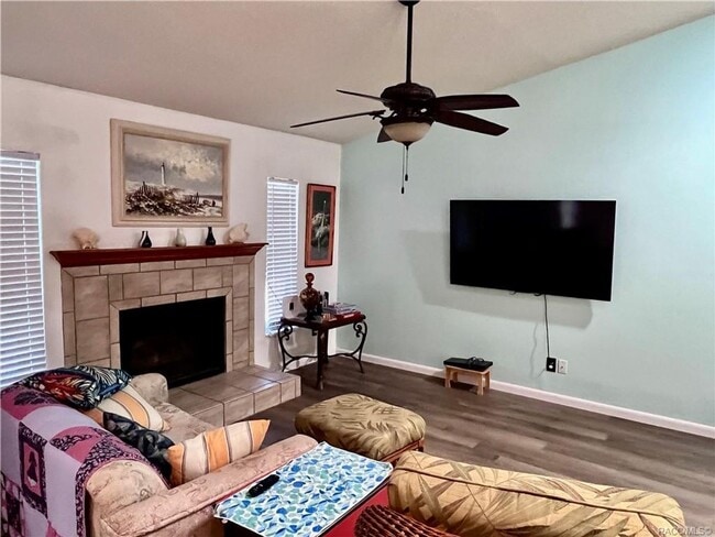 Photo - 801 N Country Club Dr
