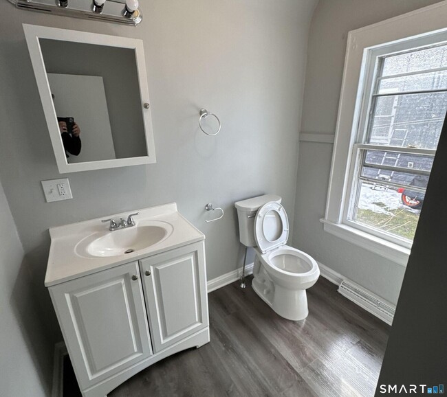 Photo - 2310 Barnum Ave Unidad 1