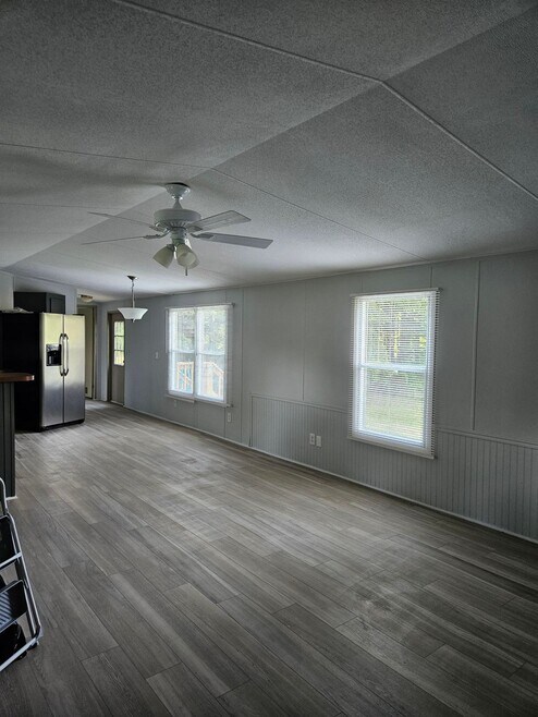 935 Calvert Dr