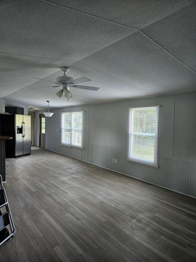 Photo - 935 Calvert Dr