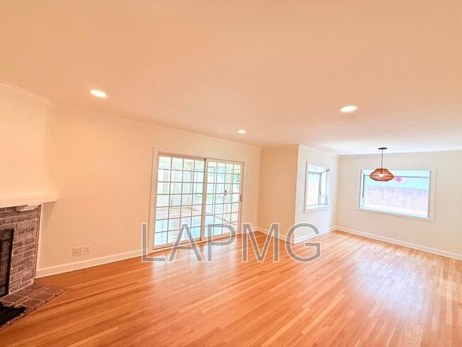 Photo - 16457 Gledhill St