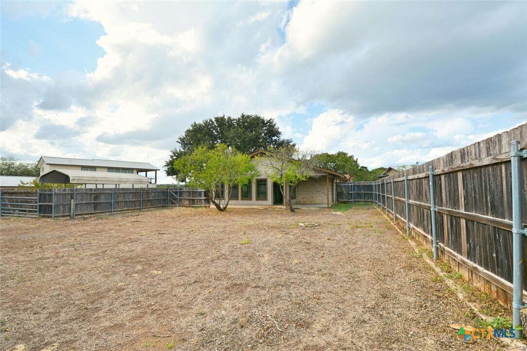 Photo - 1274 E Common St House