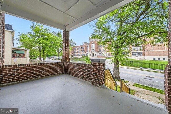 Photo - 118 N Hilton St