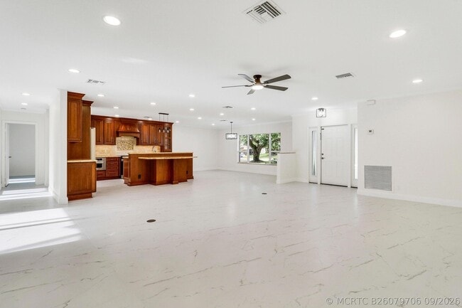 100 SW 15th Ct