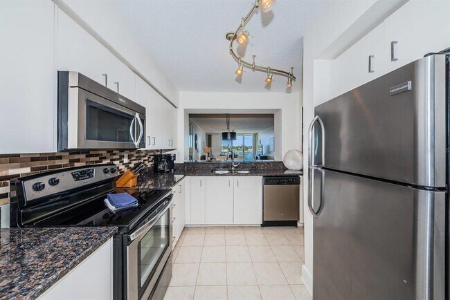 6083 Bahia Del Mar Cir N Unit 460