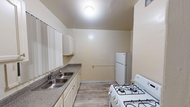 Photo - 2532 DALY STREET