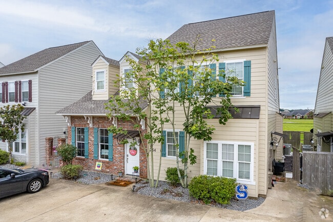 Building Photo - Sterling Townhomes