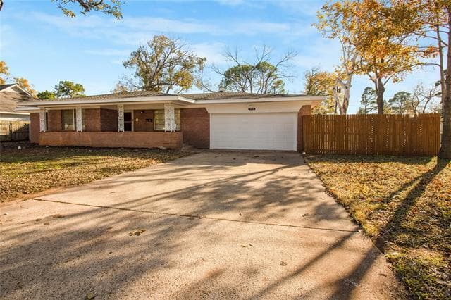 Photo - 1618 University Dr