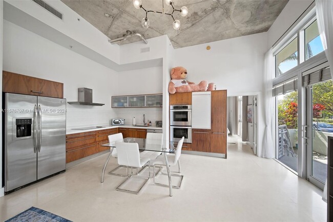 Photo - 2001 Meridian Ave Condo Unit 103