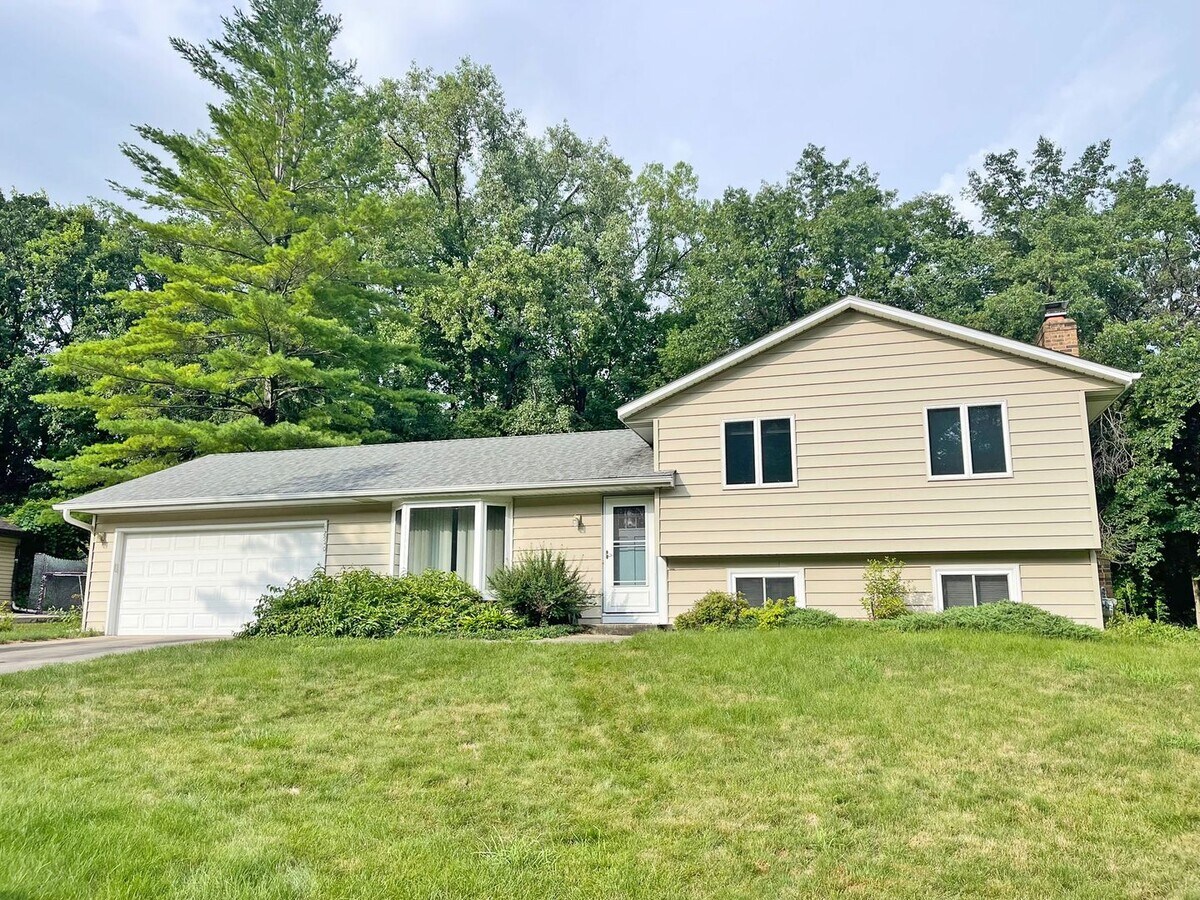 4-Level Home with Fireplace & Big Yard is ... - 4-Level Home with Fireplace & Big Yard is ...
