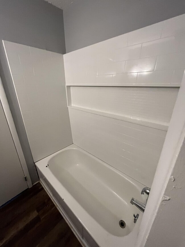 Photo - 122 S-24-740