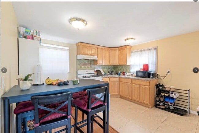 Photo - 487 Emerson Pl