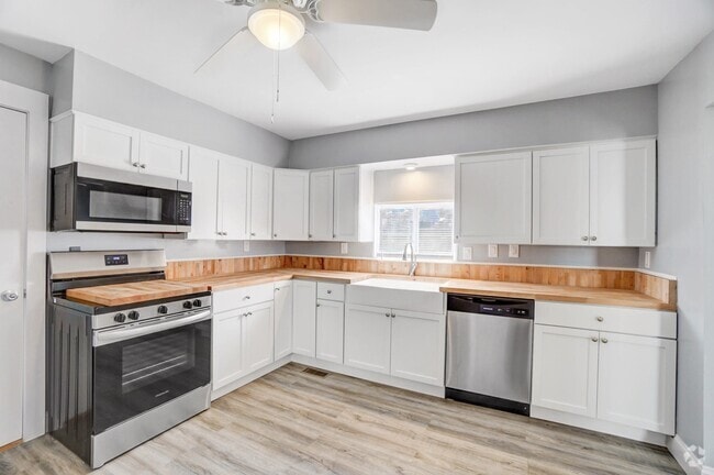Building Photo - 824 N Main St Rental